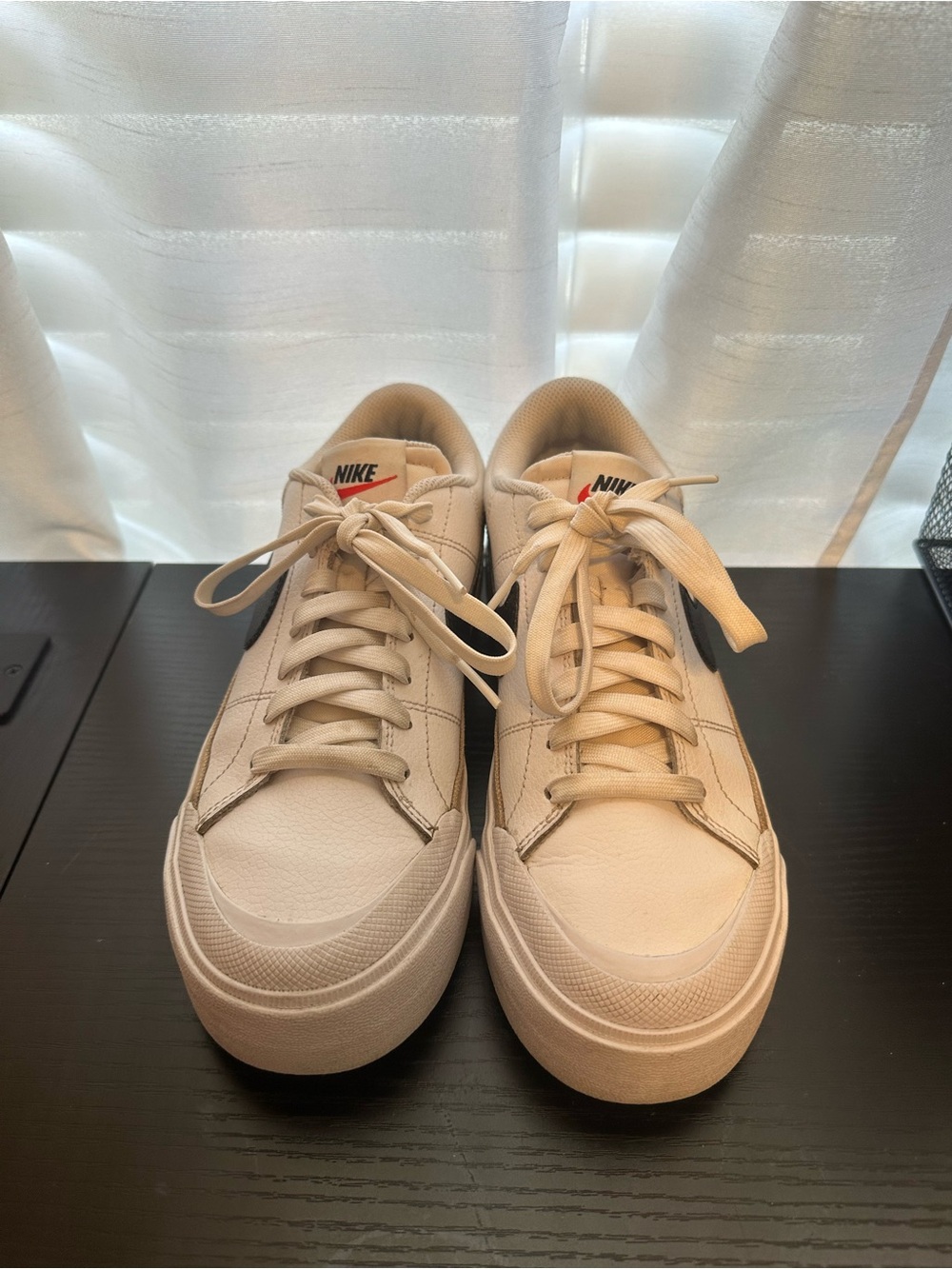 Nike women’s legacy court